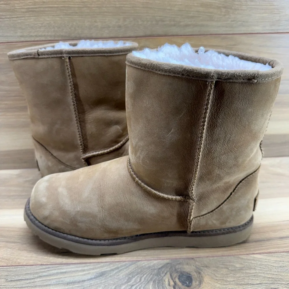 UGG Classic Short Boots Youth‎ 6 Girls Nubuck Chestnut Shearling Lined